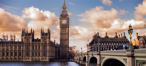 London: A History .